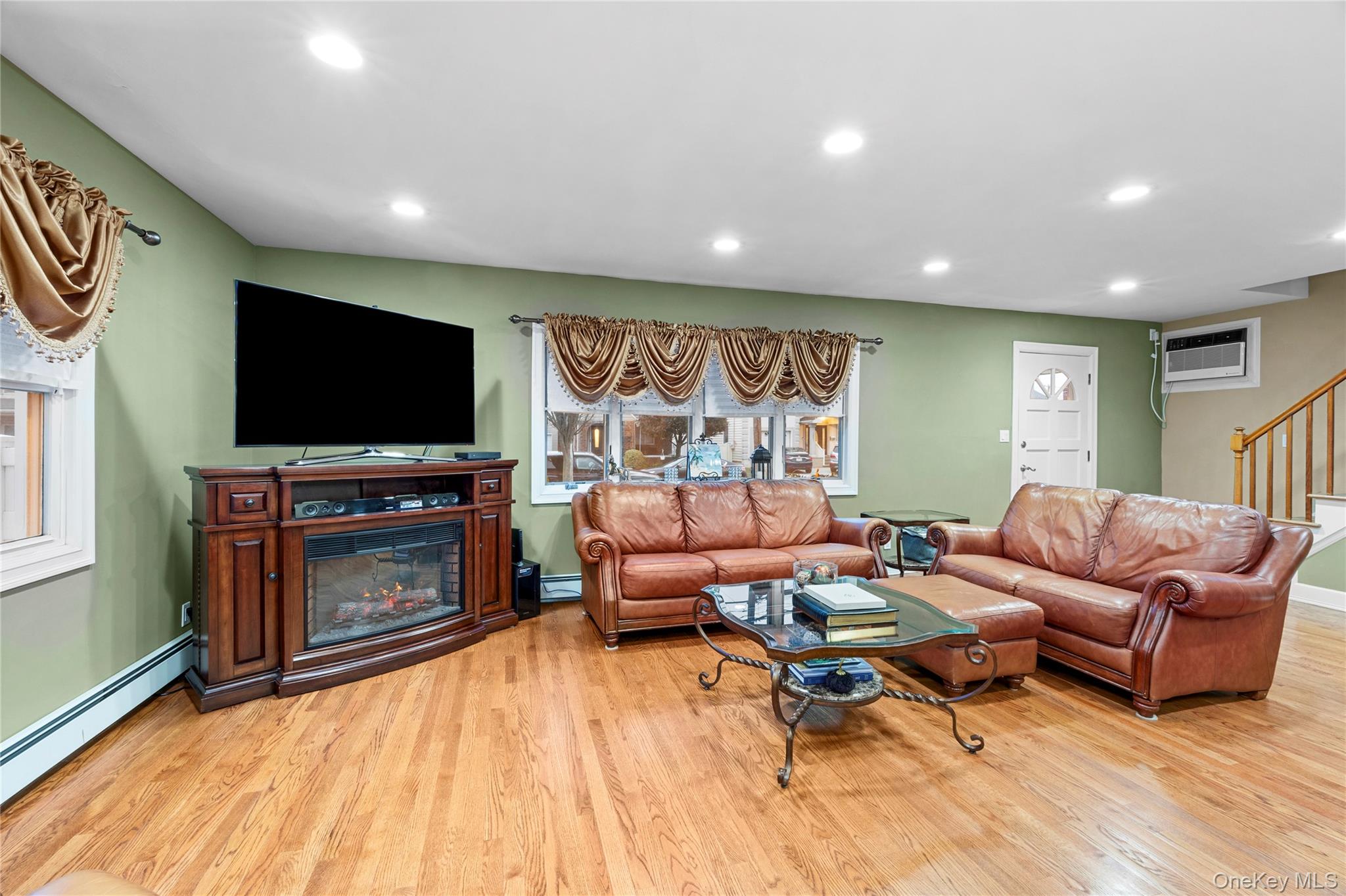 #6 photo, 2632 Montauk Avenue, 롱 아일랜드 Merrick , NY 11566