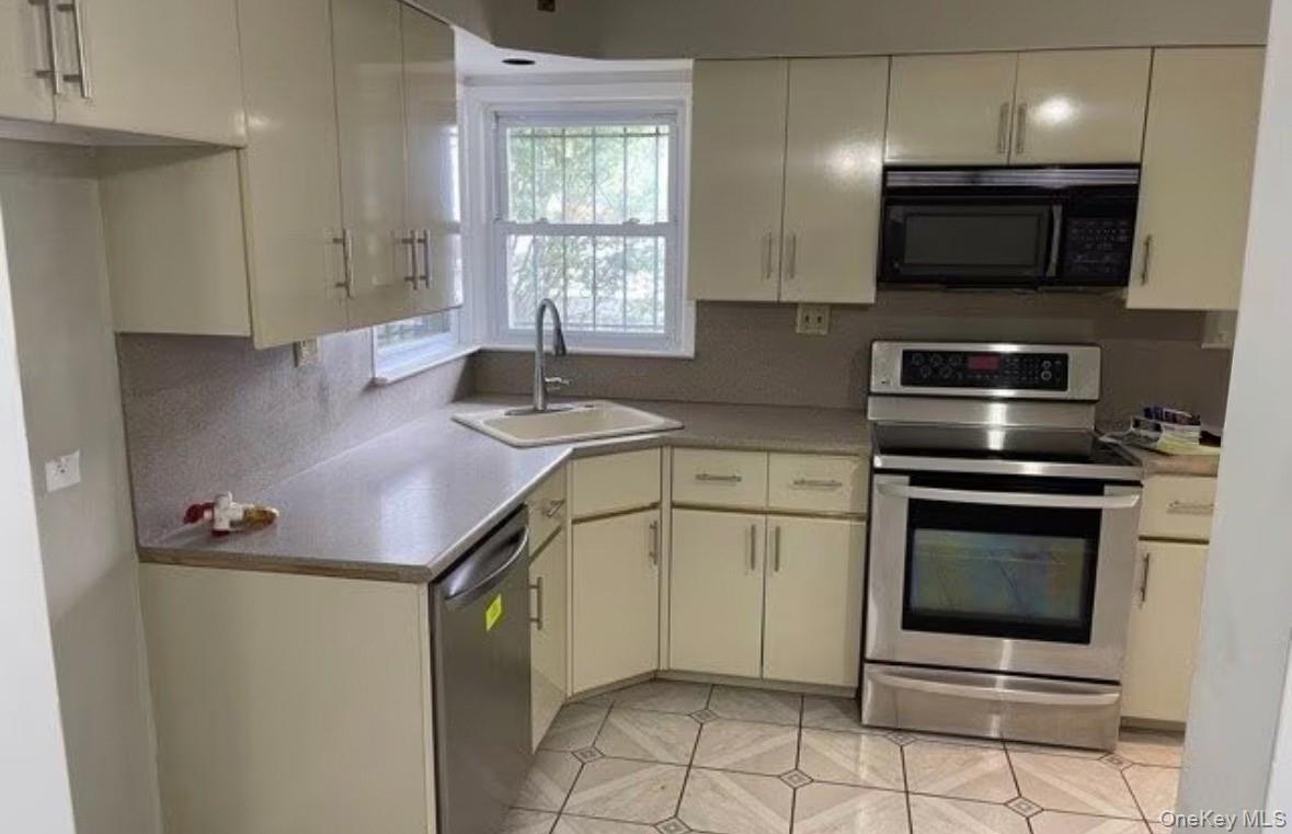 #2 photo, 848 Center Drive, नासाउ काउंटी North Baldwin , NY 11510