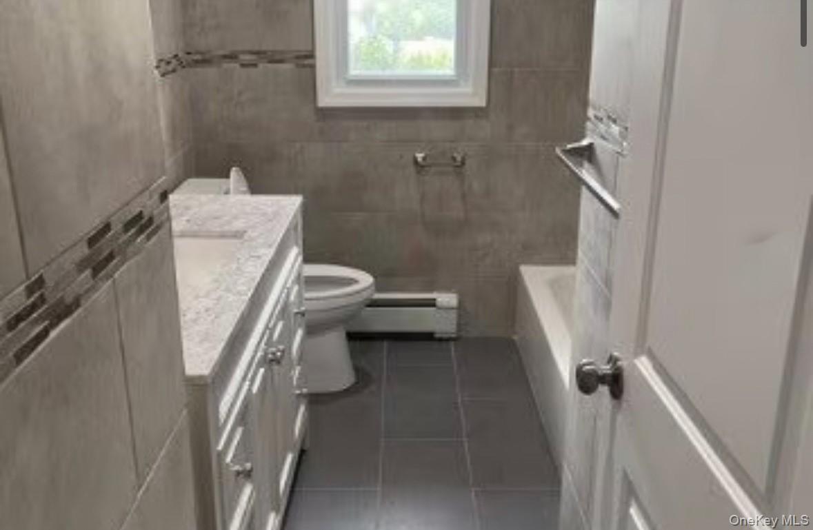 #3 photo, 848 Center Drive, नासाउ काउंटी North Baldwin , NY 11510