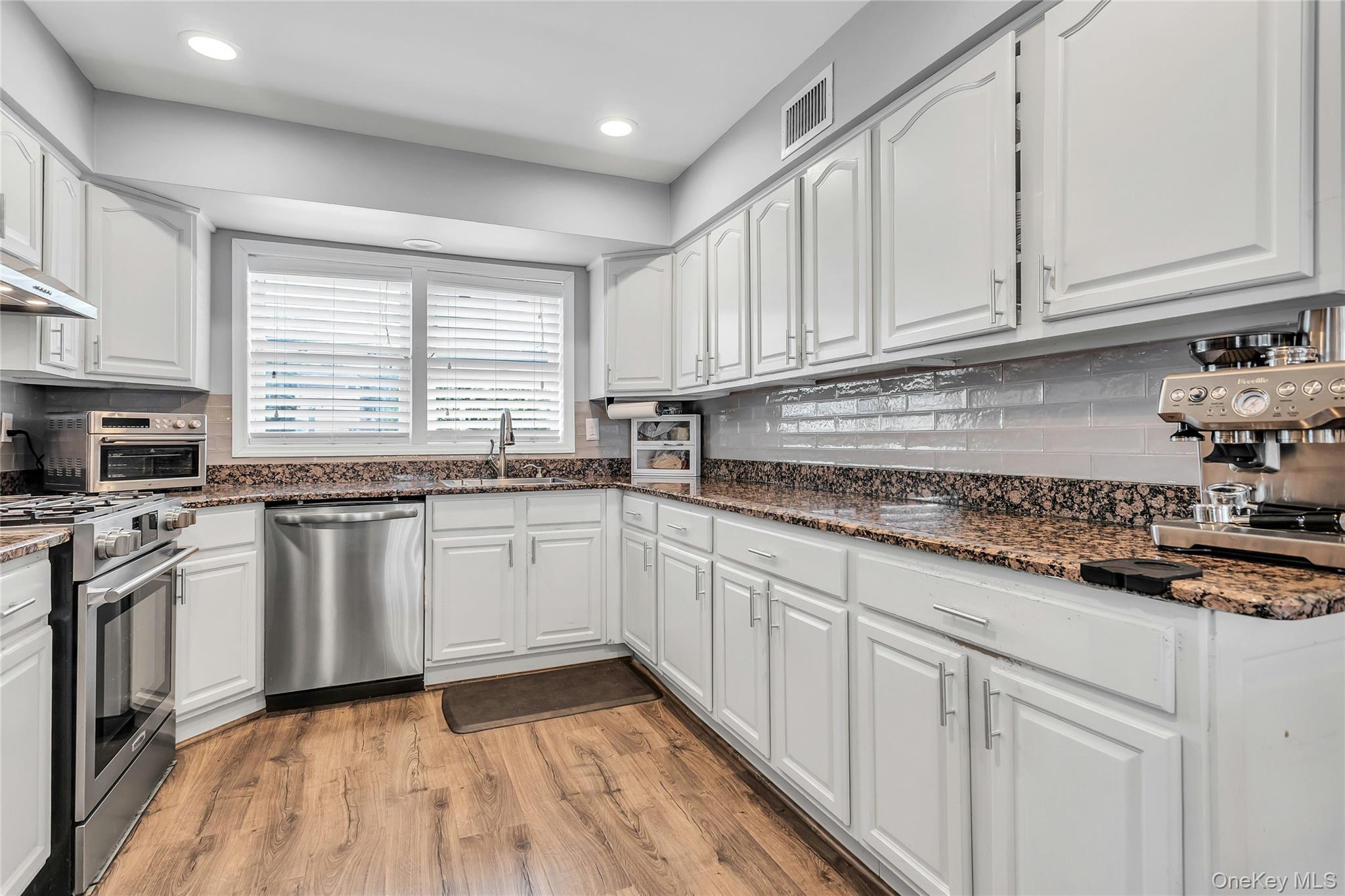 #10 photo, 170 Old Courthouse Road, 长岛 曼哈塞特 Manhasset Hills , NY 11040