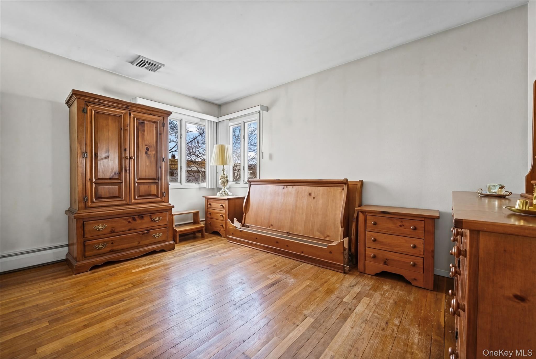 #10 photo, 3727 Oceanside Road, Нассау ‖ Oceanside , NY 11572