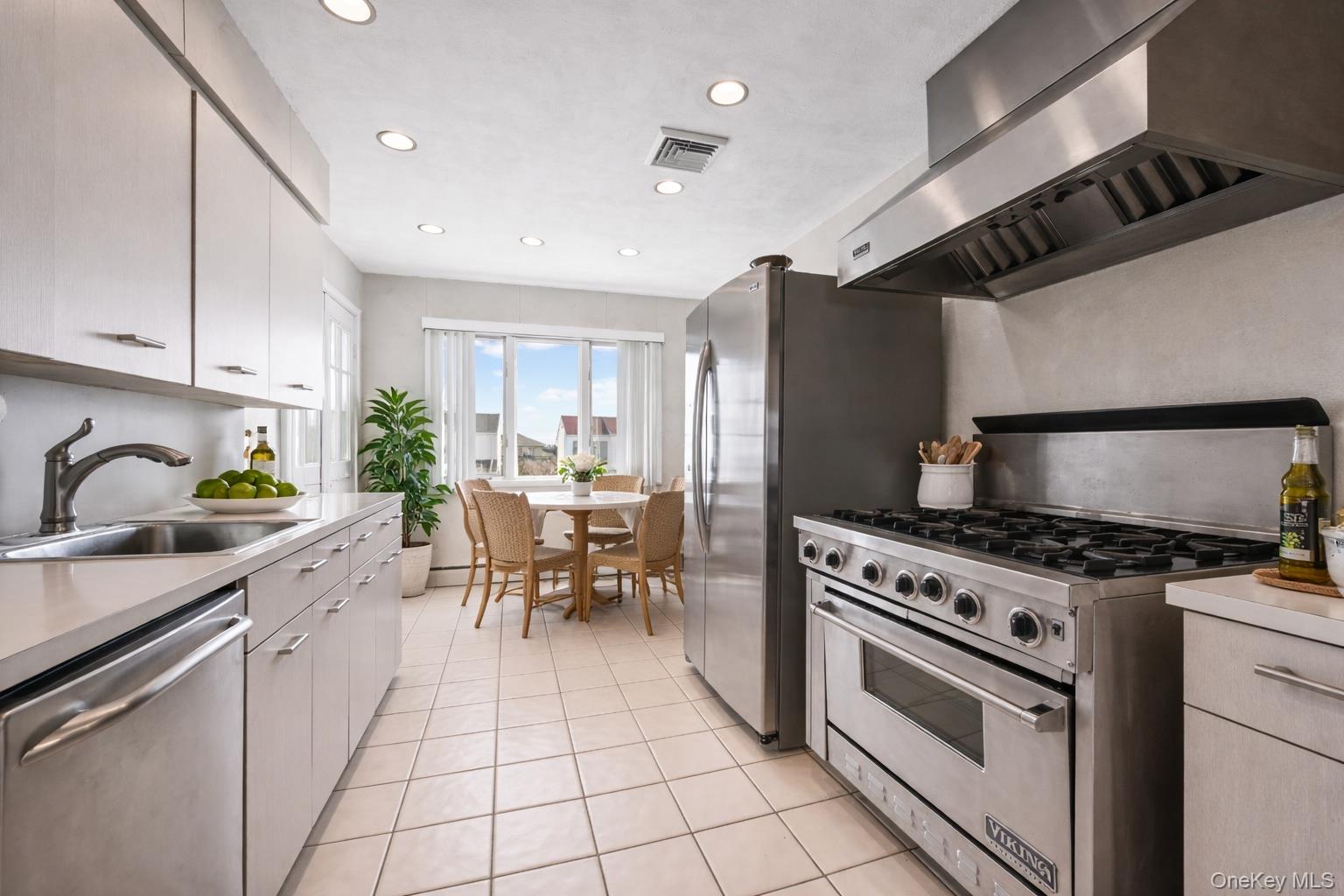 #6 photo, 3727 Oceanside Road, Нассау ‖ Oceanside , NY 11572