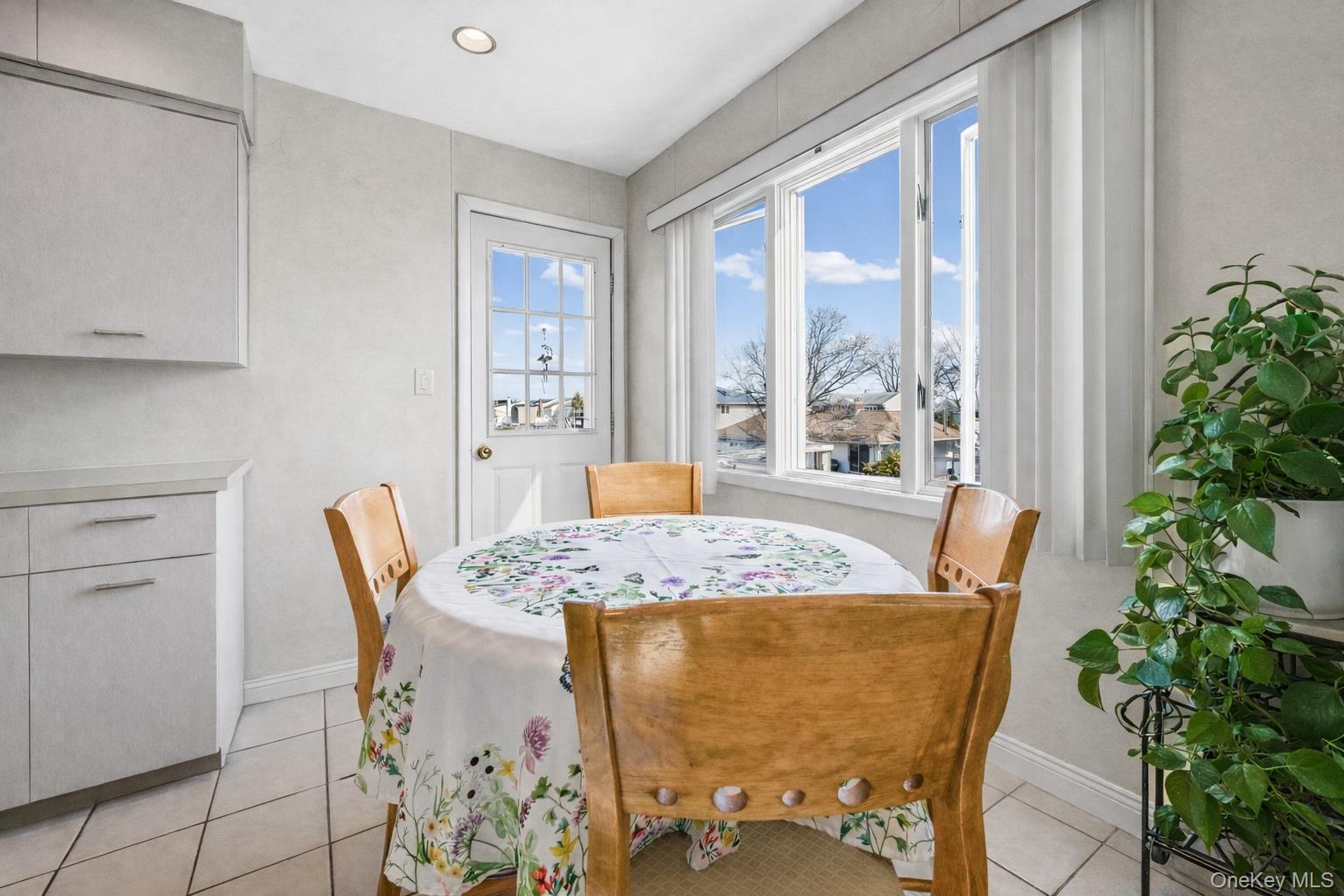 #8 photo, 3727 Oceanside Road, Нассау ‖ Oceanside , NY 11572