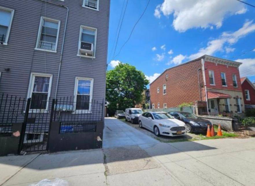 #1 photo, 400 Linwood St, Brooklyn , NY 11208