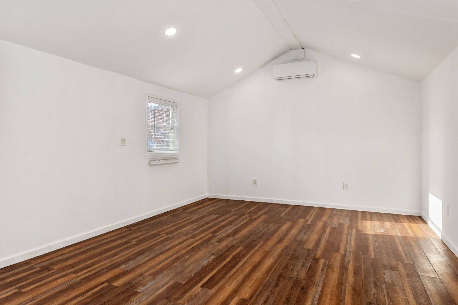 #24 photo, 40 ISLAND STREET, নাসাউ কাউন্টি Plainview , NY 11803