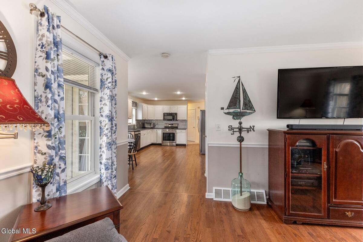 #12 photo, 32 Bancker Avenue, Glenville , NY 12302