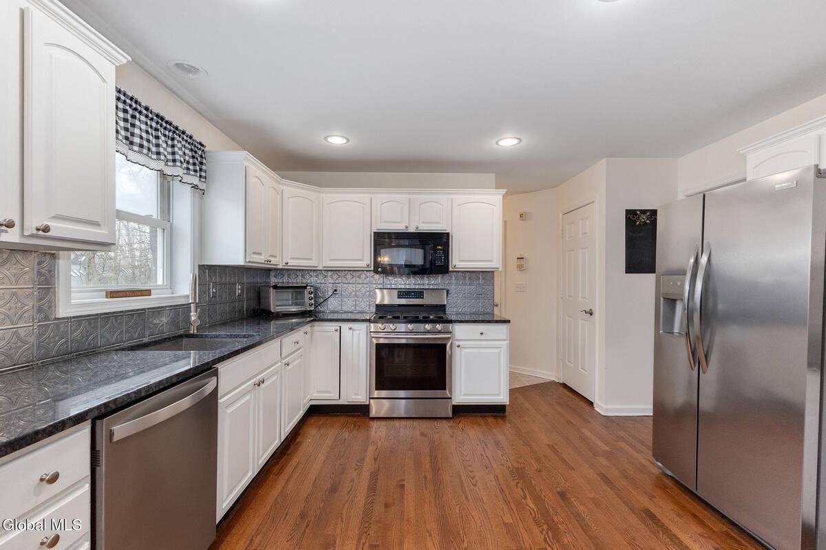 #15 photo, 32 Bancker Avenue, Glenville , NY 12302