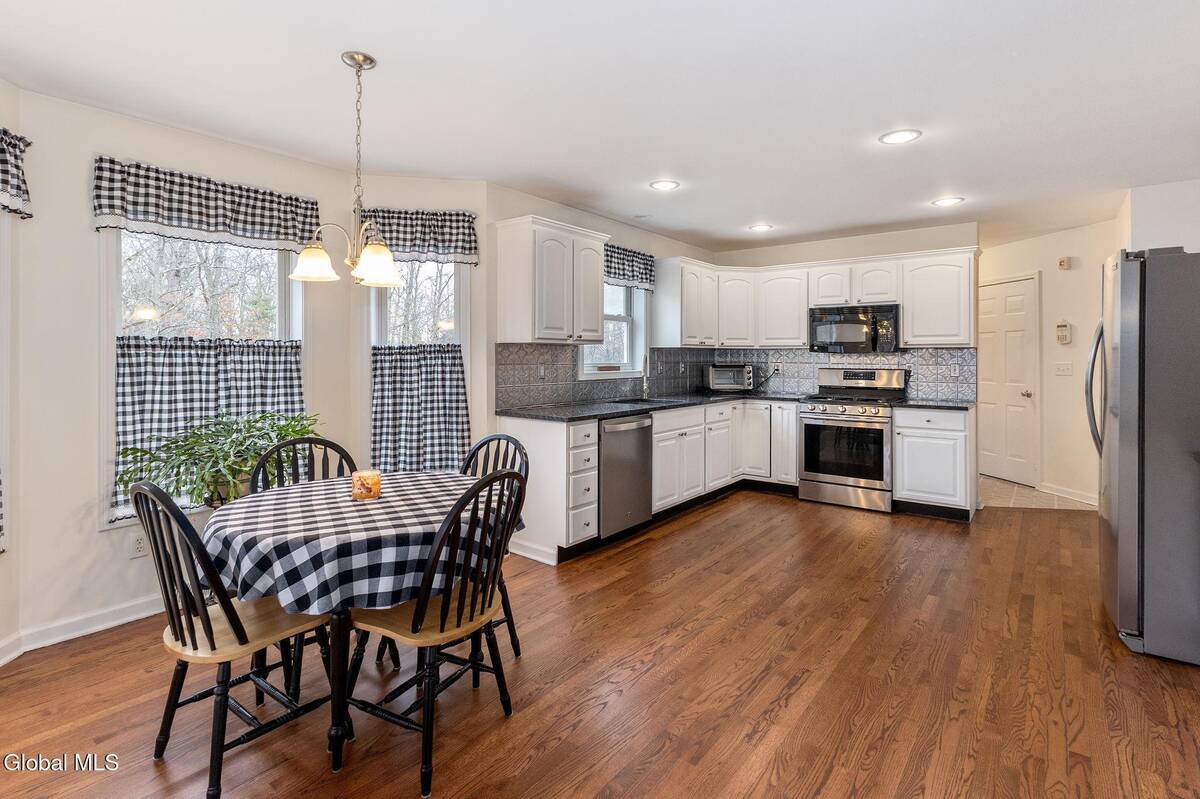 #18 photo, 32 Bancker Avenue, Glenville , NY 12302