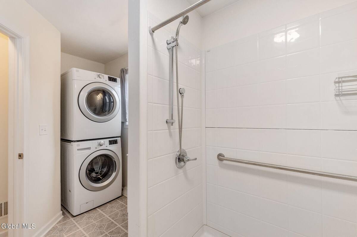 #21 photo, 32 Bancker Avenue, Glenville , NY 12302