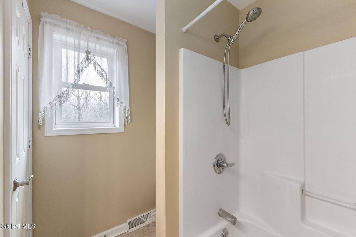 #27 photo, 32 Bancker Avenue, Glenville , NY 12302