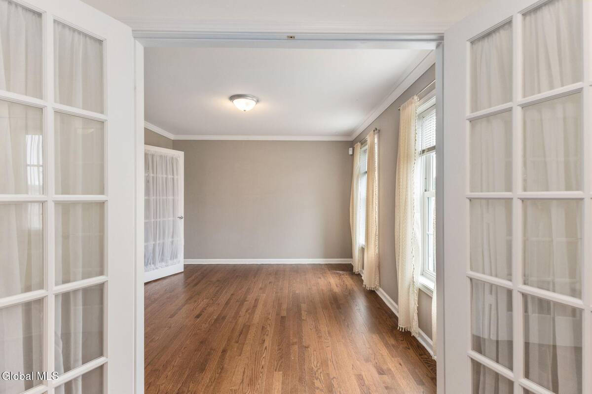 #8 photo, 32 Bancker Avenue, Glenville , NY 12302