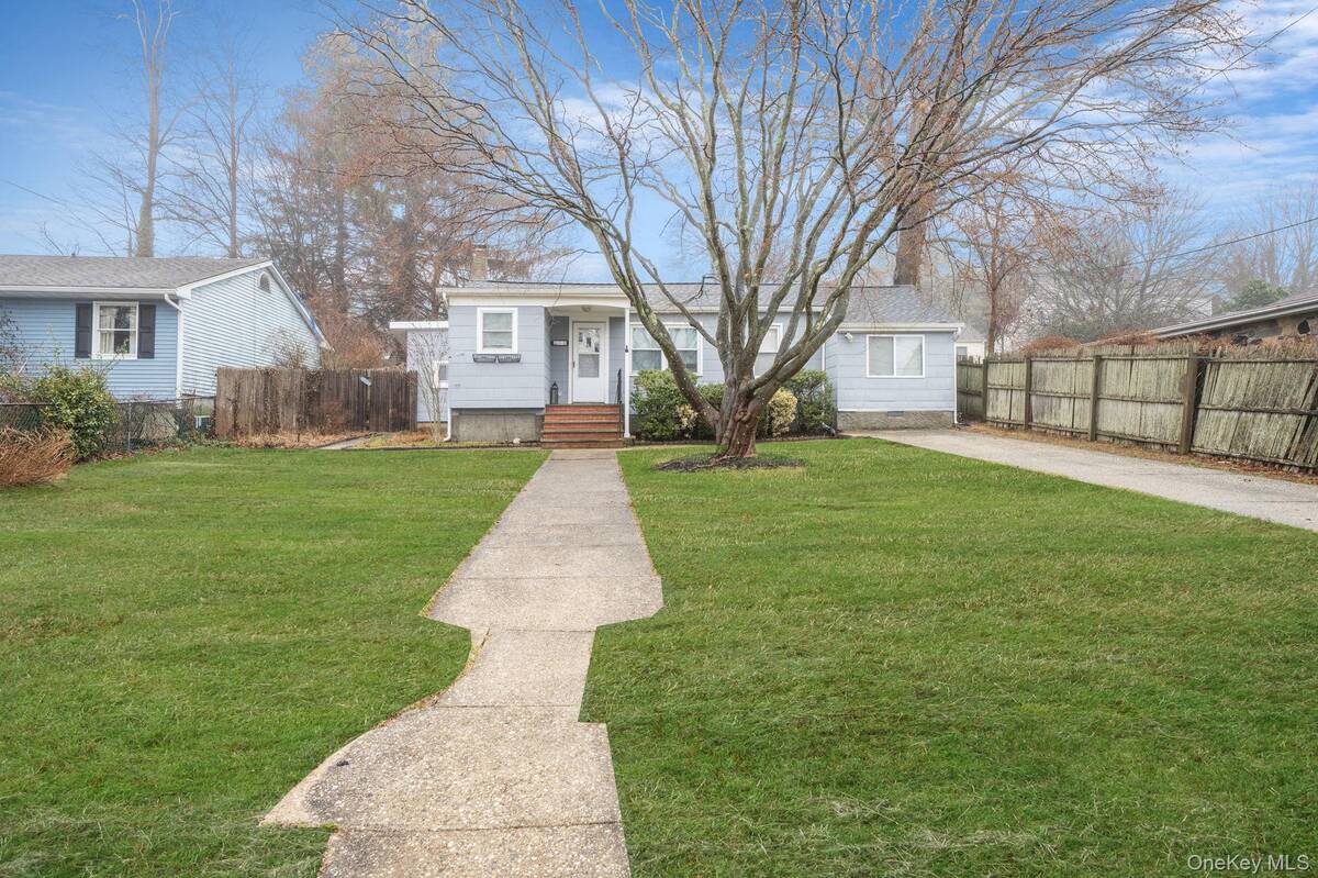 #1 photo, 11 Rosemont Avenue, Саффолк ‖ Farmingville , NY 11738