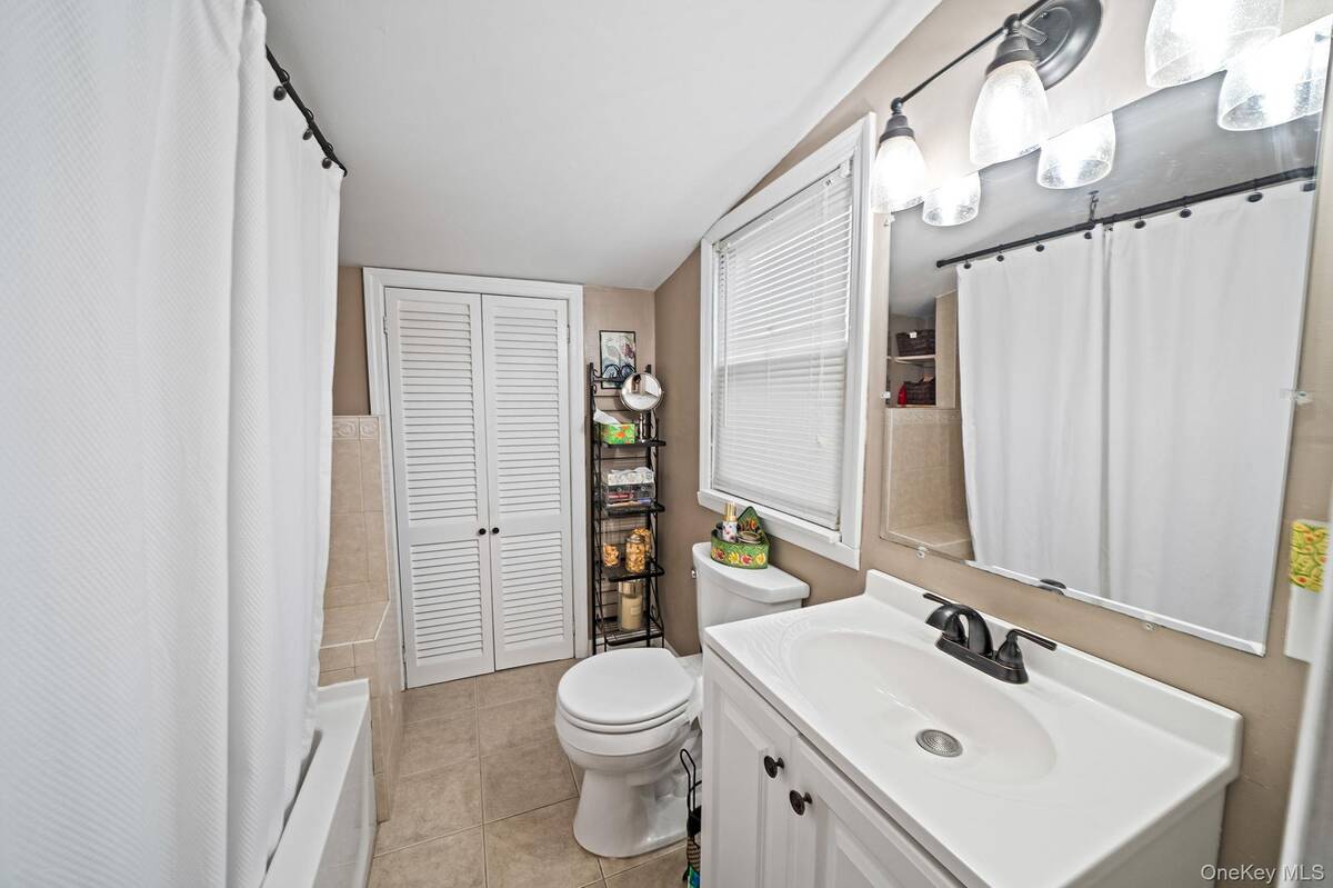 #19 photo, 11 Rosemont Avenue, Саффолк ‖ Farmingville , NY 11738