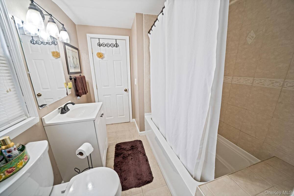 #20 photo, 11 Rosemont Avenue, Саффолк ‖ Farmingville , NY 11738