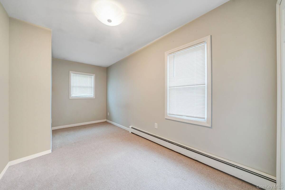 #21 photo, 11 Rosemont Avenue, Саффолк ‖ Farmingville , NY 11738