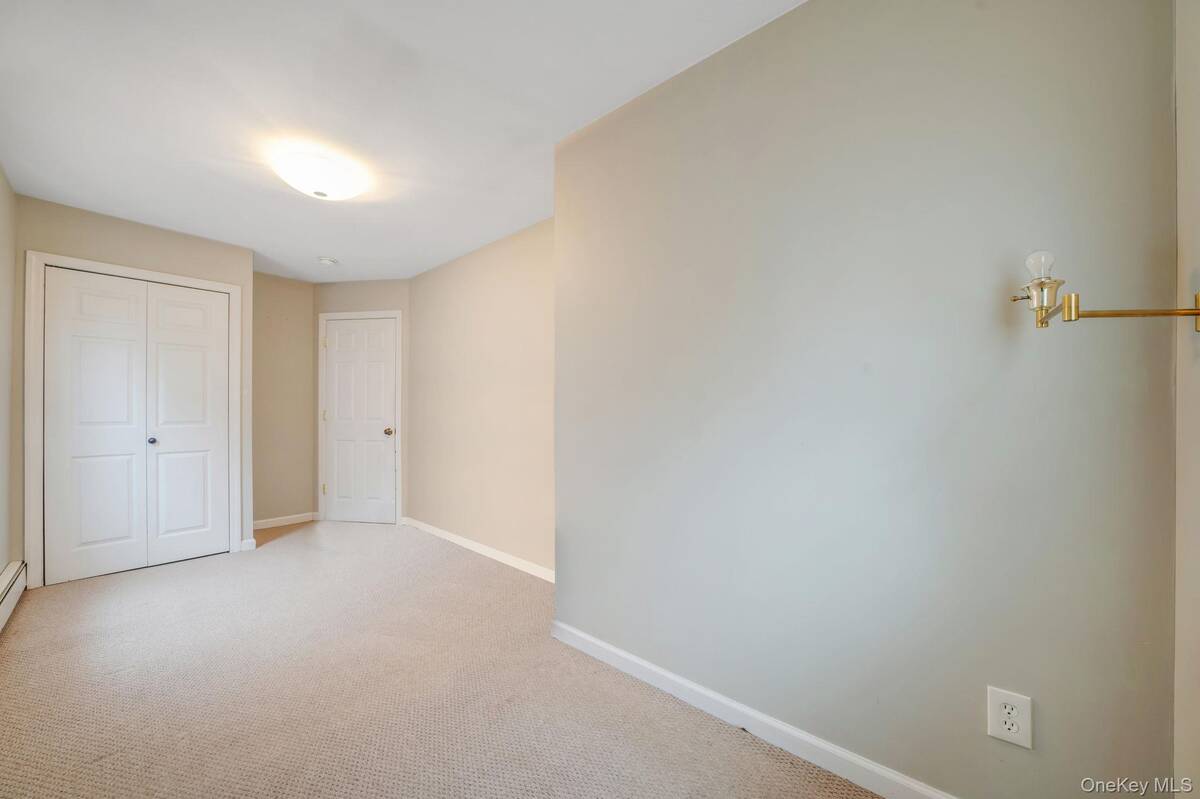 #22 photo, 11 Rosemont Avenue, Саффолк ‖ Farmingville , NY 11738