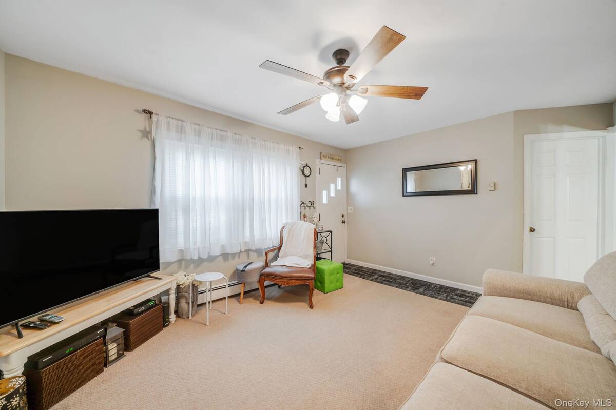 #5 photo, 11 Rosemont Avenue, Саффолк ‖ Farmingville , NY 11738