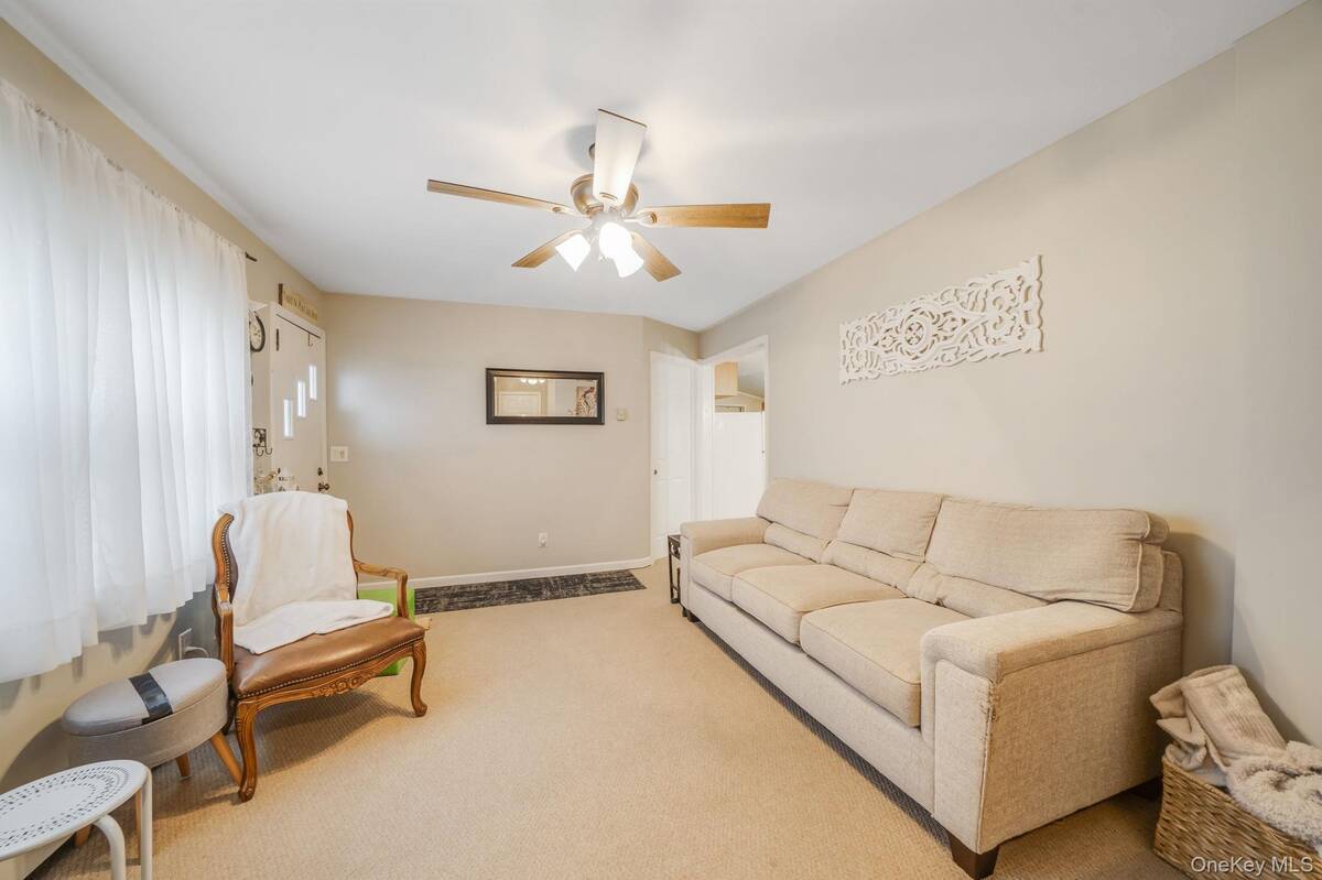 #6 photo, 11 Rosemont Avenue, Саффолк ‖ Farmingville , NY 11738