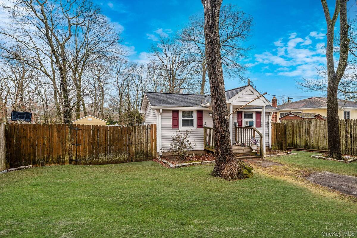 #1 photo, 16 Rexmere Avenue, Farmingville , NY 11738