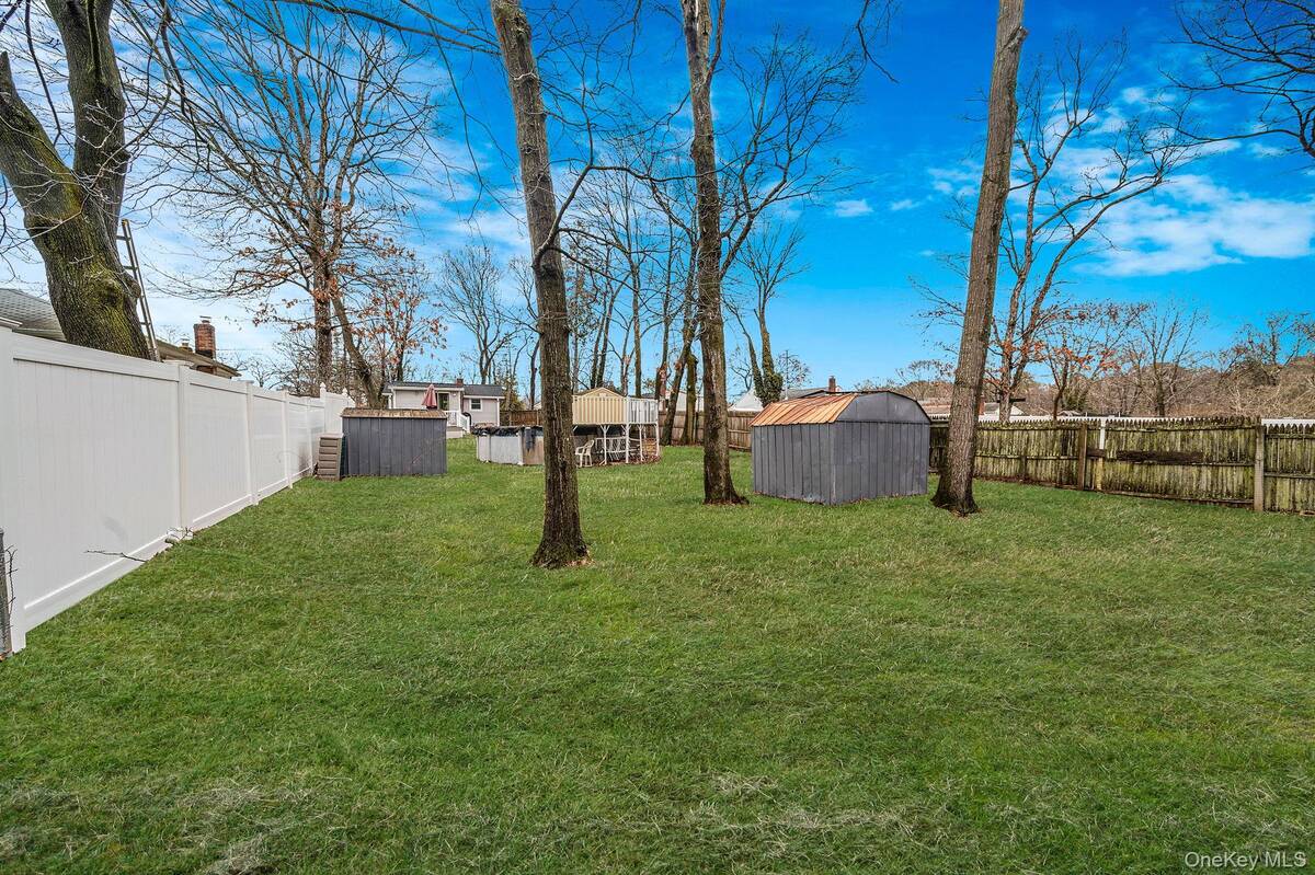 #20 photo, 16 Rexmere Avenue, Farmingville , NY 11738