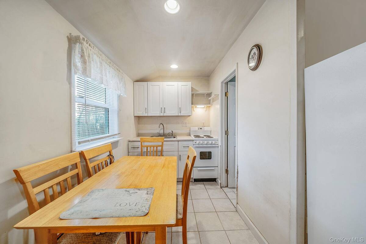 #3 photo, 16 Rexmere Avenue, Farmingville , NY 11738