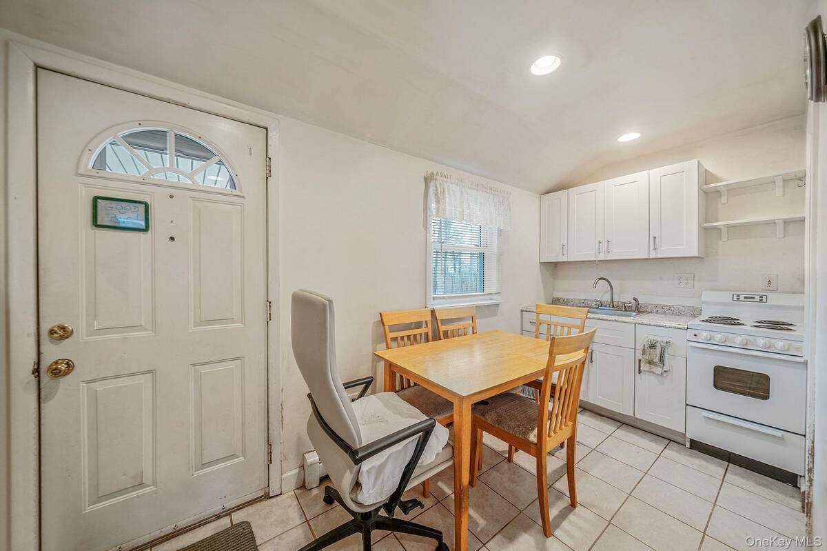 #4 photo, 16 Rexmere Avenue, Farmingville , NY 11738