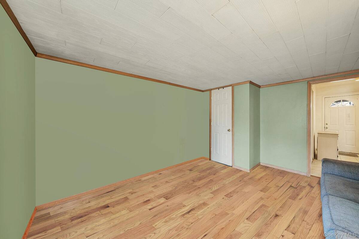 #7 photo, 16 Rexmere Avenue, Farmingville , NY 11738