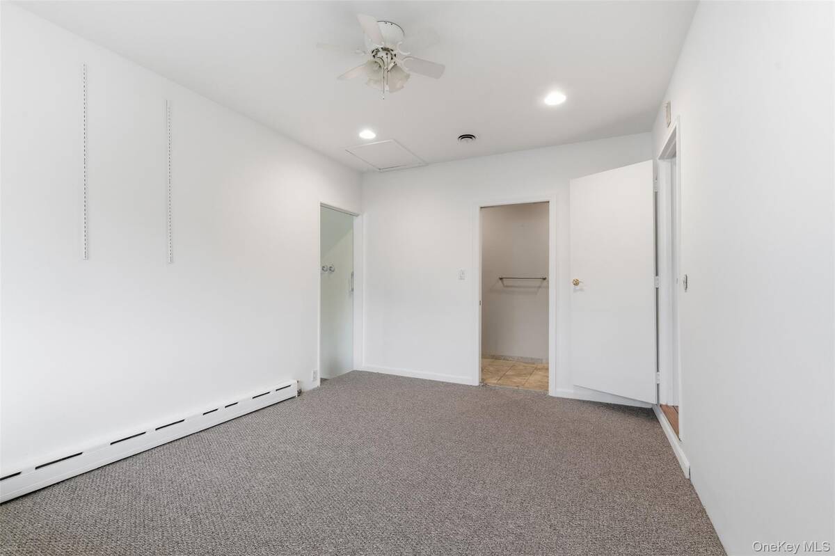 #11 photo, 137 Burr Road, Саффолк ‖ East Northport , NY 11731