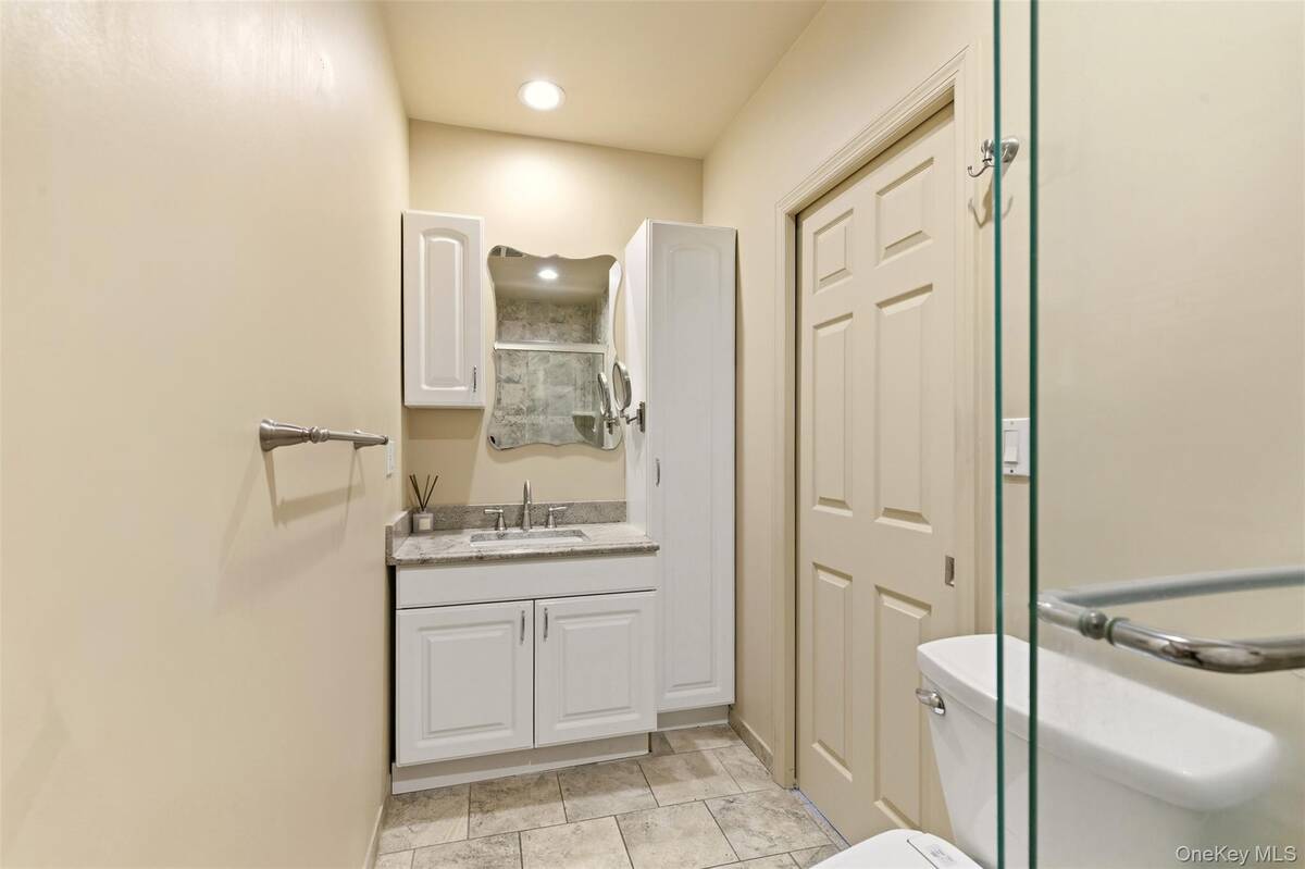 #12 photo, 137 Burr Road, Саффолк ‖ East Northport , NY 11731