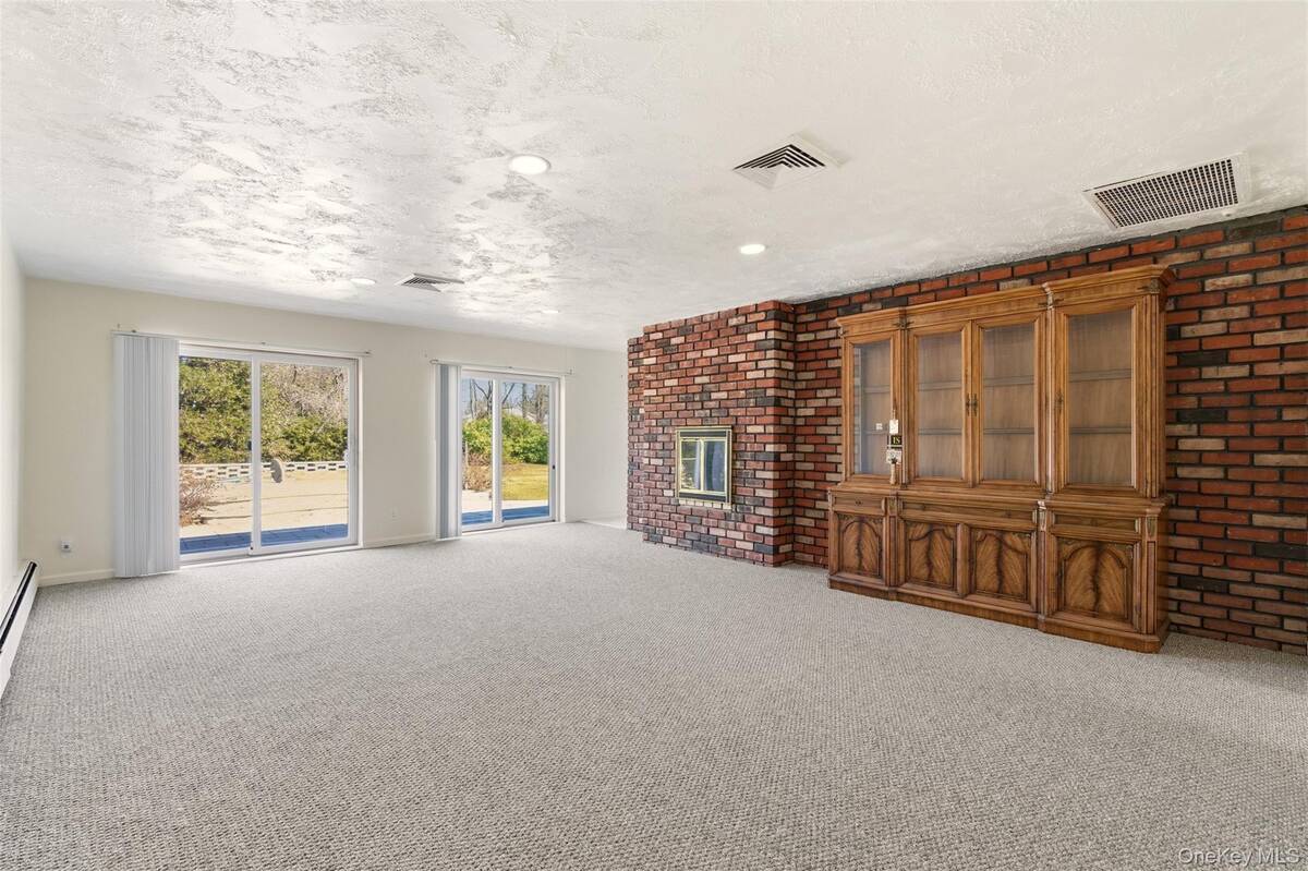 #15 photo, 137 Burr Road, Саффолк ‖ East Northport , NY 11731