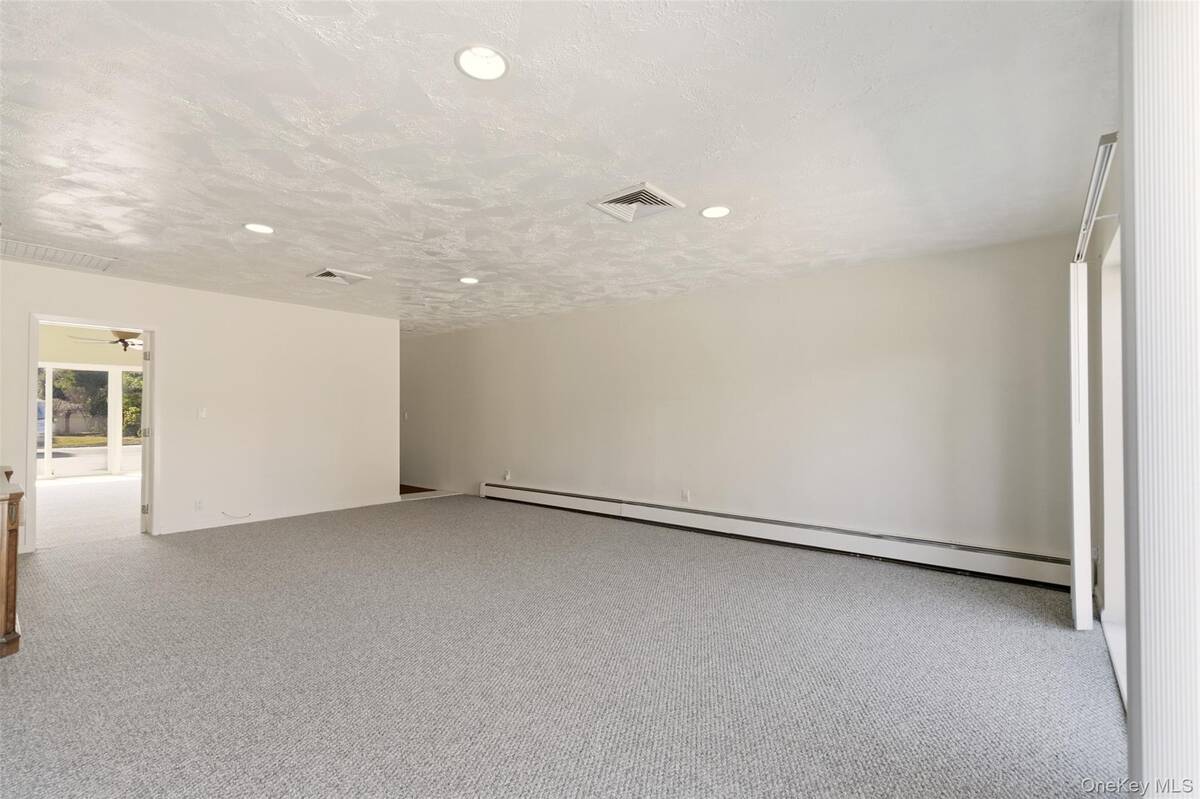 #16 photo, 137 Burr Road, Саффолк ‖ East Northport , NY 11731