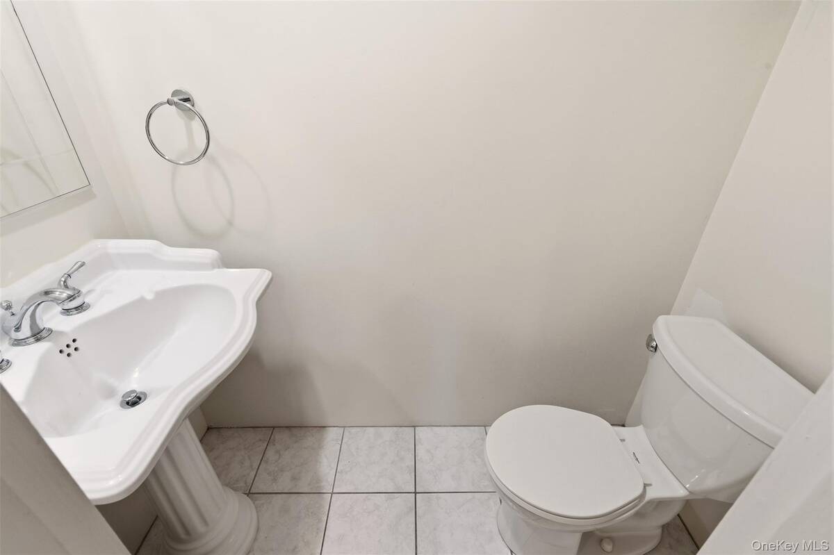 #22 photo, 137 Burr Road, Саффолк ‖ East Northport , NY 11731