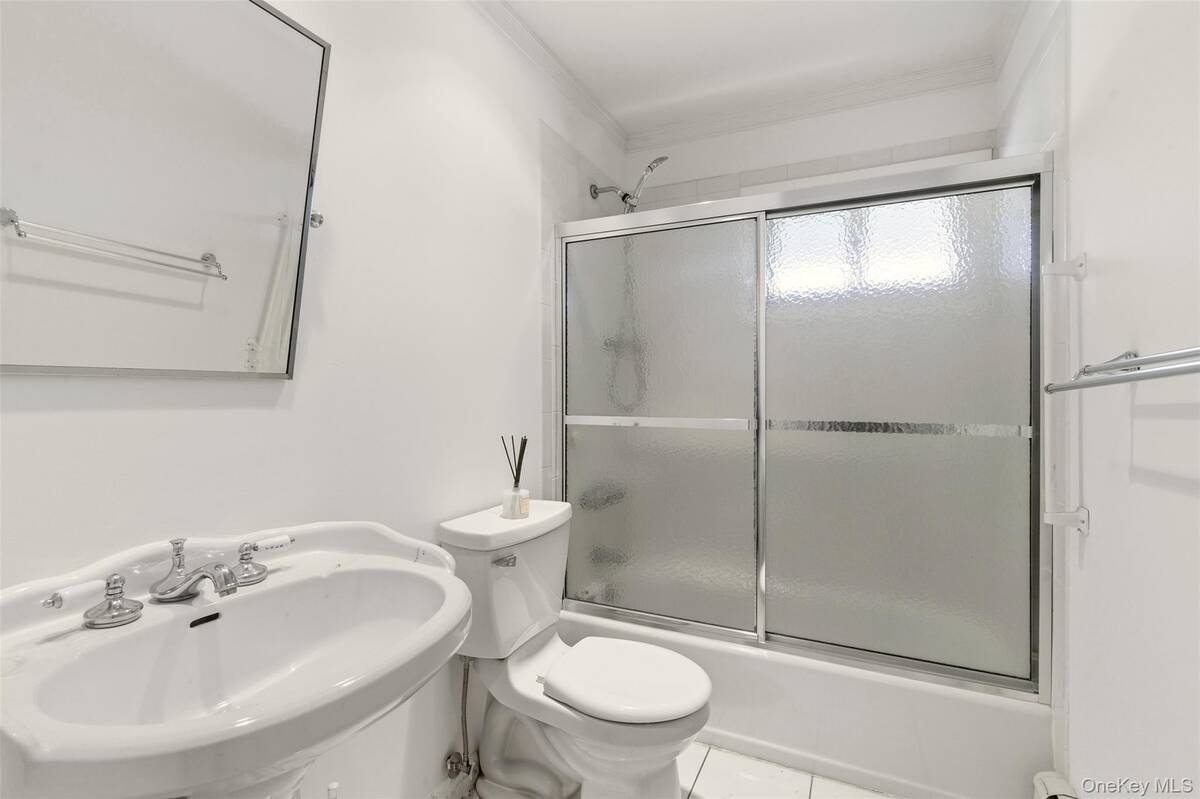 #24 photo, 137 Burr Road, Саффолк ‖ East Northport , NY 11731