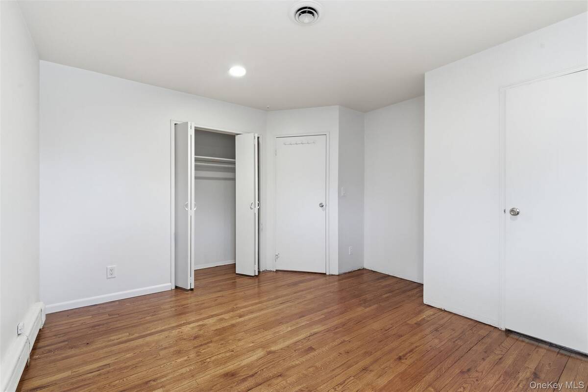 #25 photo, 137 Burr Road, Саффолк ‖ East Northport , NY 11731