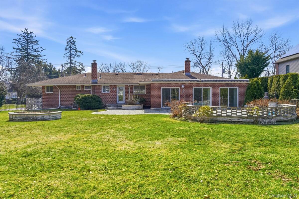 #28 photo, 137 Burr Road, Саффолк ‖ East Northport , NY 11731