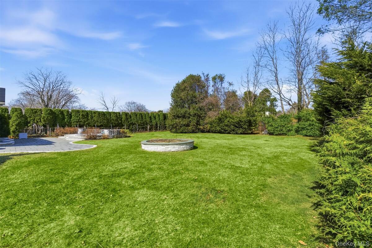 #30 photo, 137 Burr Road, Саффолк ‖ East Northport , NY 11731