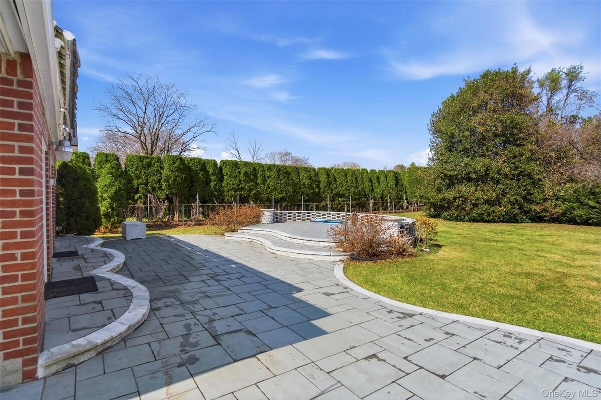 #31 photo, 137 Burr Road, Саффолк ‖ East Northport , NY 11731