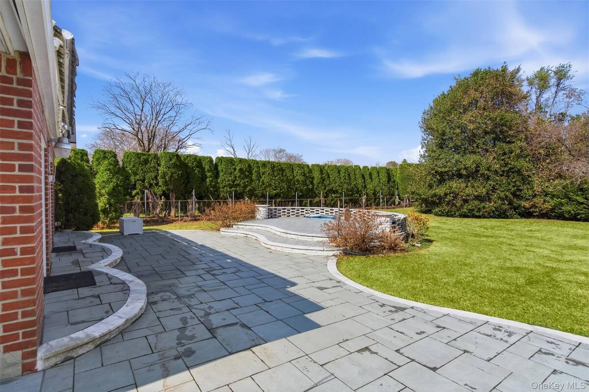 #32 photo, 137 Burr Road, Саффолк ‖ East Northport , NY 11731