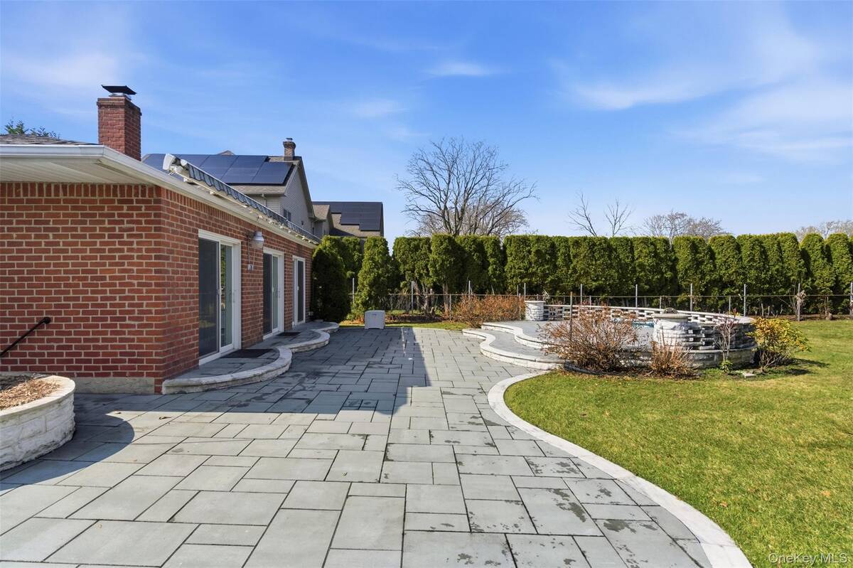 #33 photo, 137 Burr Road, Саффолк ‖ East Northport , NY 11731