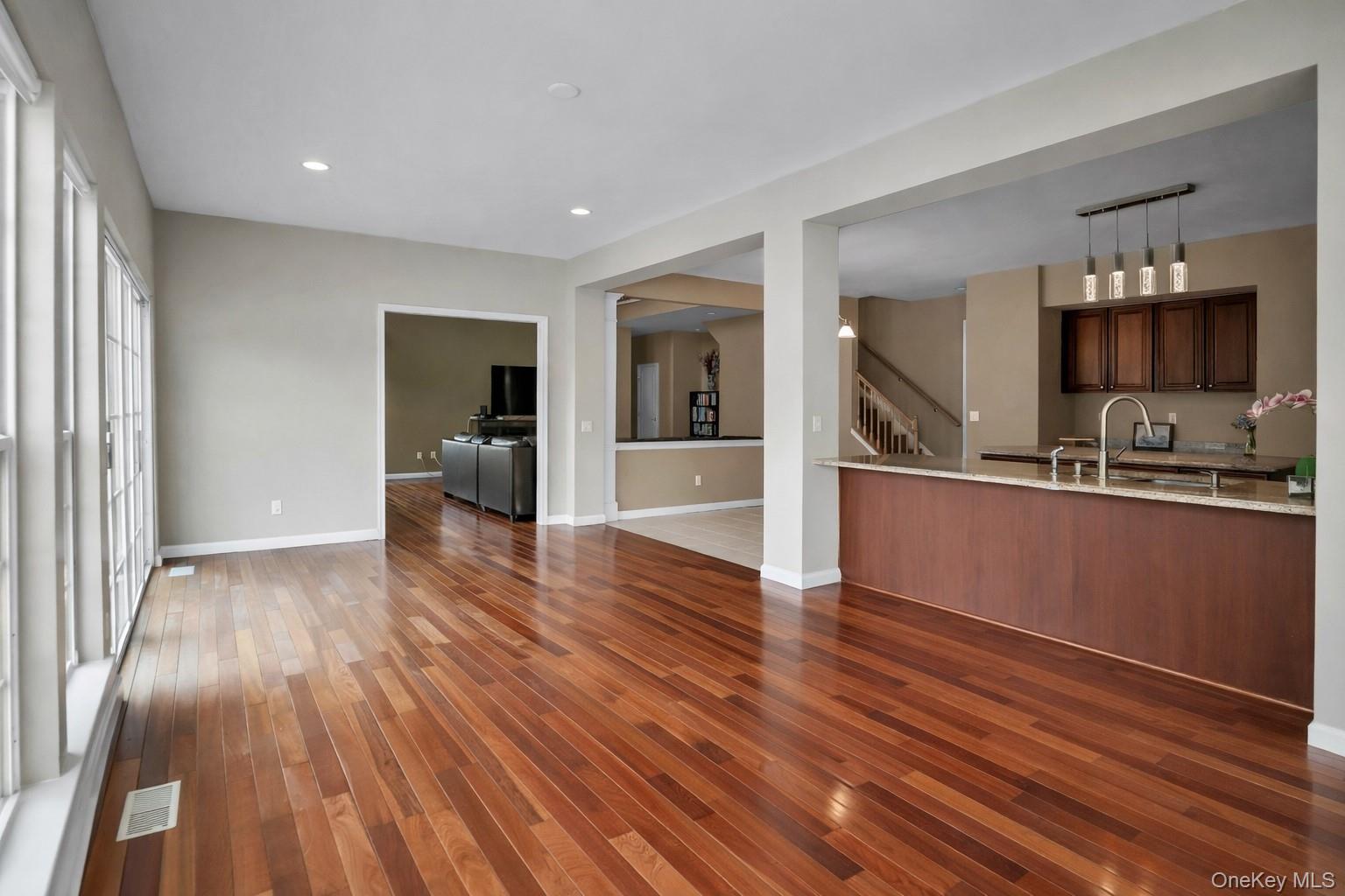 #11 photo, 8 Avolet Court, Mount Sinai , NY 11766