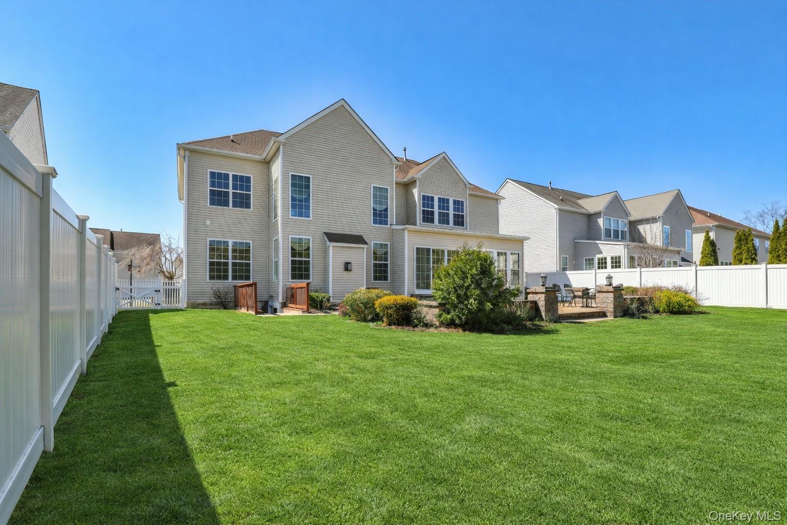 #26 photo, 8 Avolet Court, Mount Sinai , NY 11766