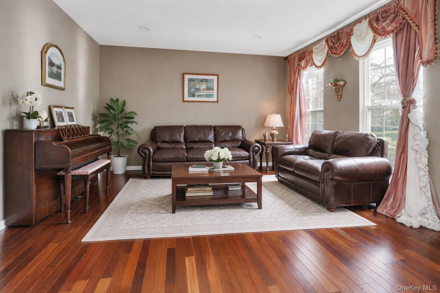 #3 photo, 8 Avolet Court, Mount Sinai , NY 11766