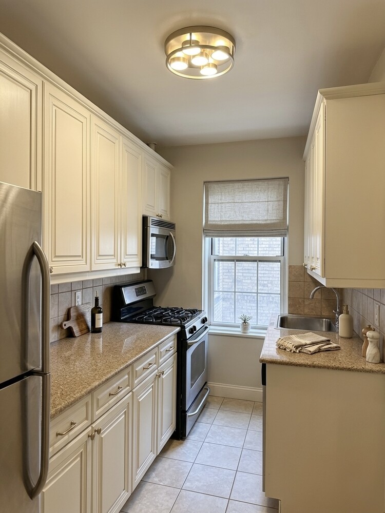 #4 photo, 55-01 31ST Avenue, কুইন্‌স Astoria , NY 11377