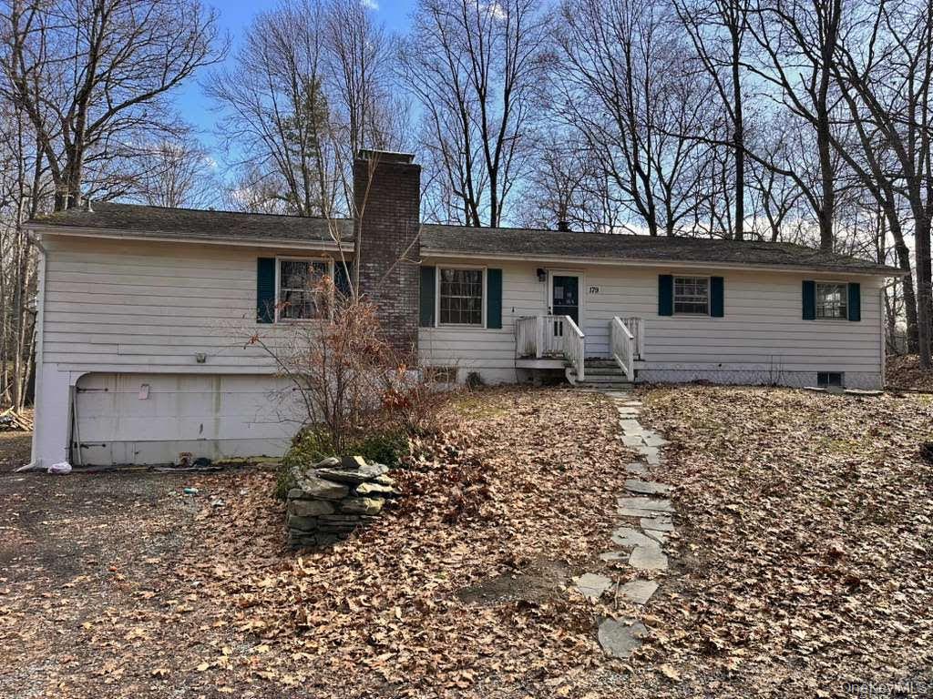 #1 photo, 179 Roosevelt Road, Hyde Park , NY 12538