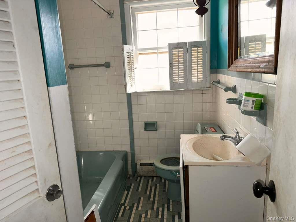 #10 photo, 179 Roosevelt Road, Hyde Park , NY 12538