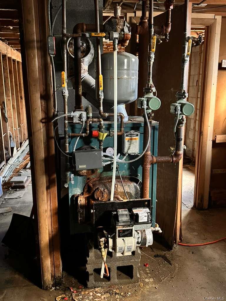 #11 photo, 179 Roosevelt Road, Hyde Park , NY 12538