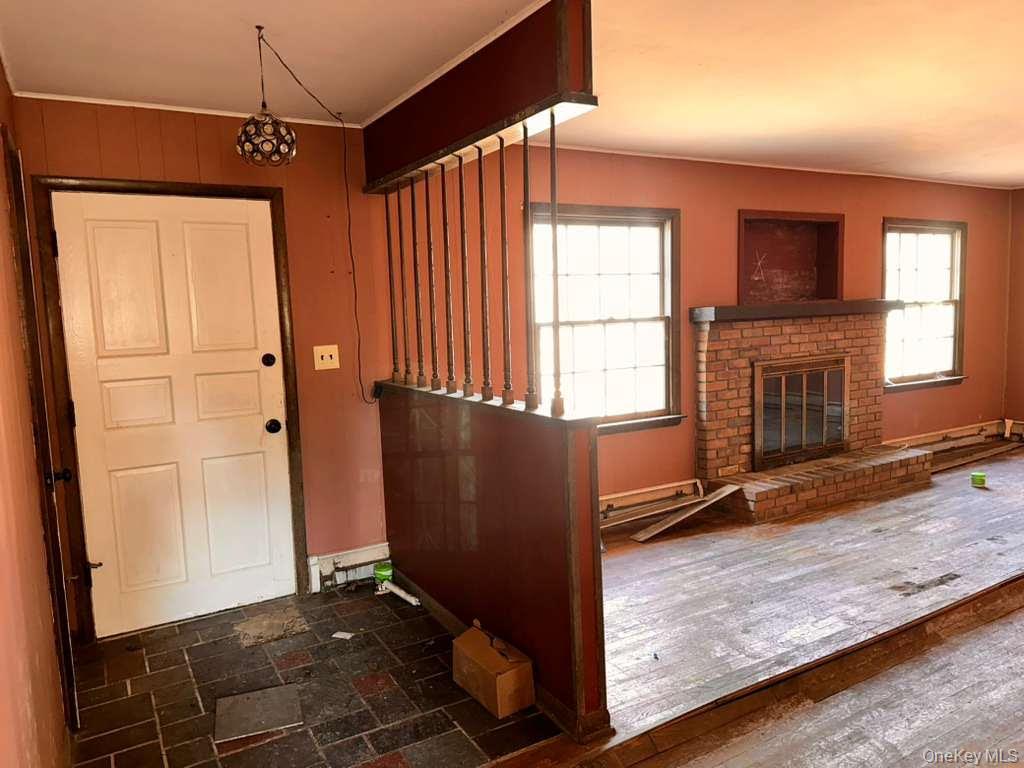 #3 photo, 179 Roosevelt Road, Hyde Park , NY 12538