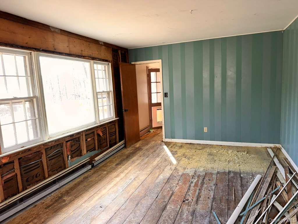 #5 photo, 179 Roosevelt Road, Hyde Park , NY 12538