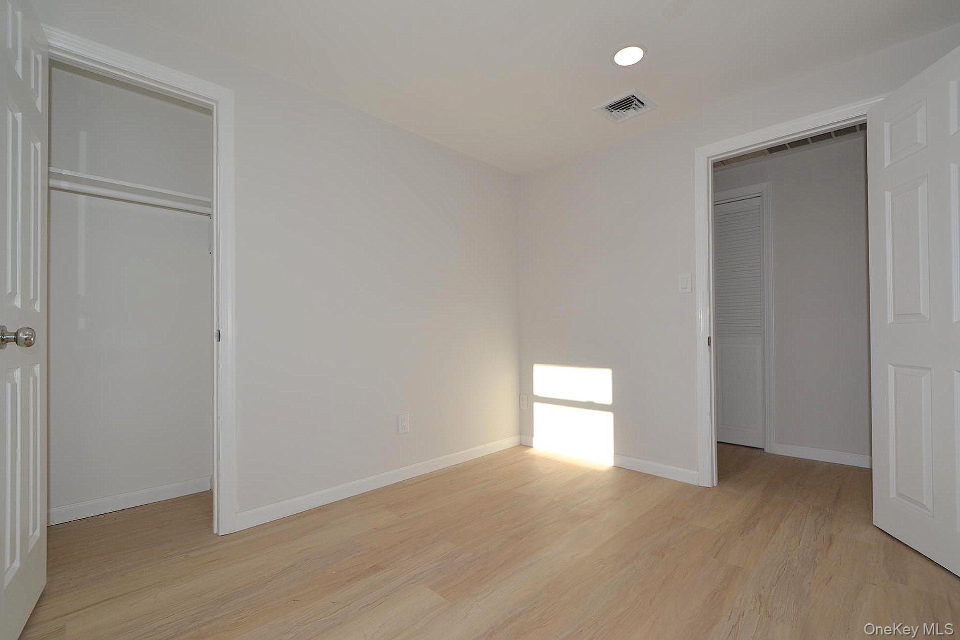 #15 photo, 15 Allegheny Drive, সাফোক কাউন্টি Farmingville , NY 11738