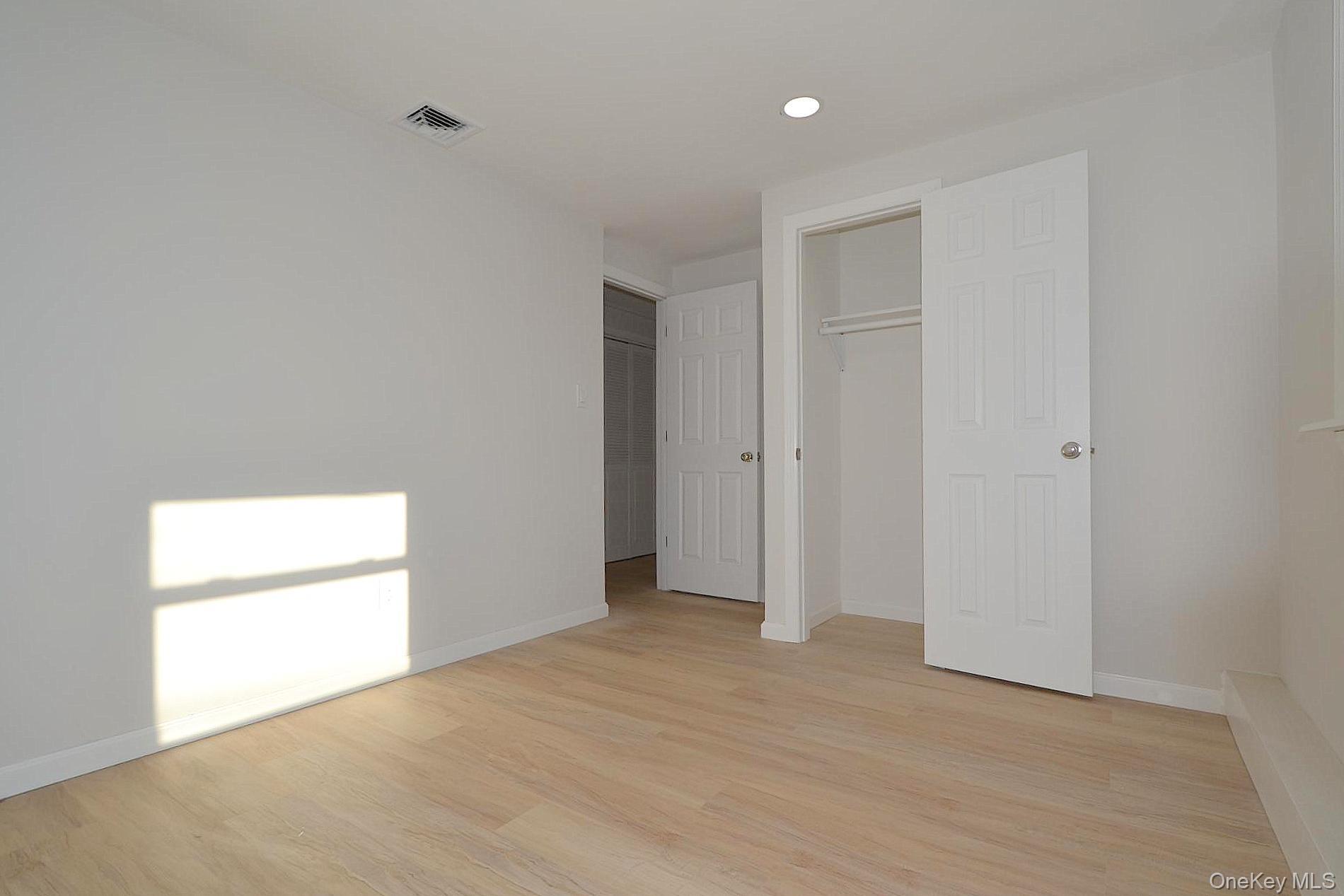 #17 photo, 15 Allegheny Drive, সাফোক কাউন্টি Farmingville , NY 11738